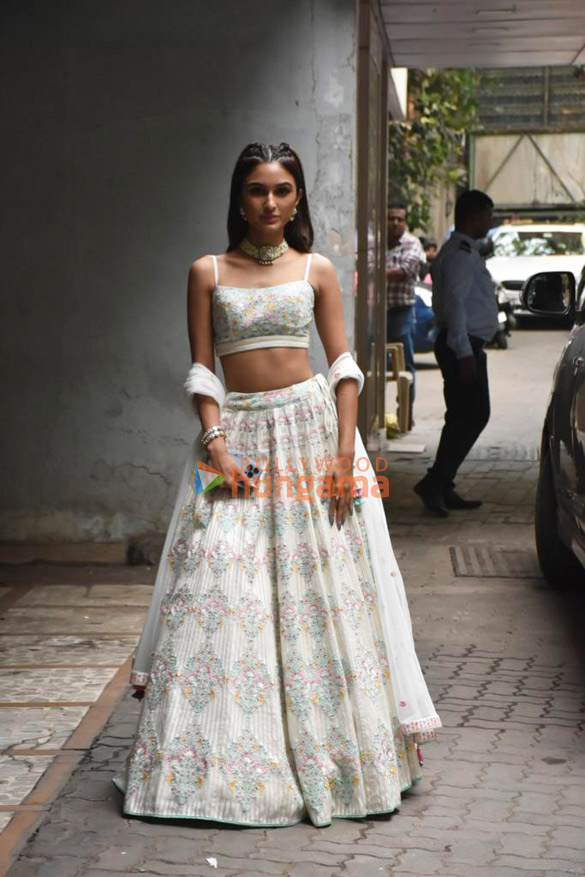 photos celebs snapped outside sohail khans home in mumbai 585 1
