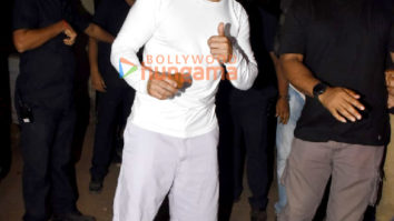 Photos: Citadel stars Samantha Ruth Prabhu and Varun Dhawan snapped at a location in Bandra