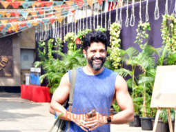 Photos: Farhan Akhtar snapped outside a gym in Bandra