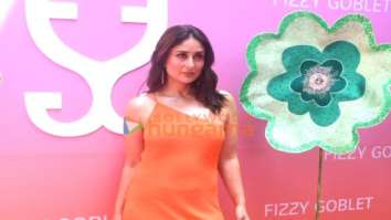 Photos: Kareena Kapoor Khan spotted in Bandra for Fizzy Goblet store launch