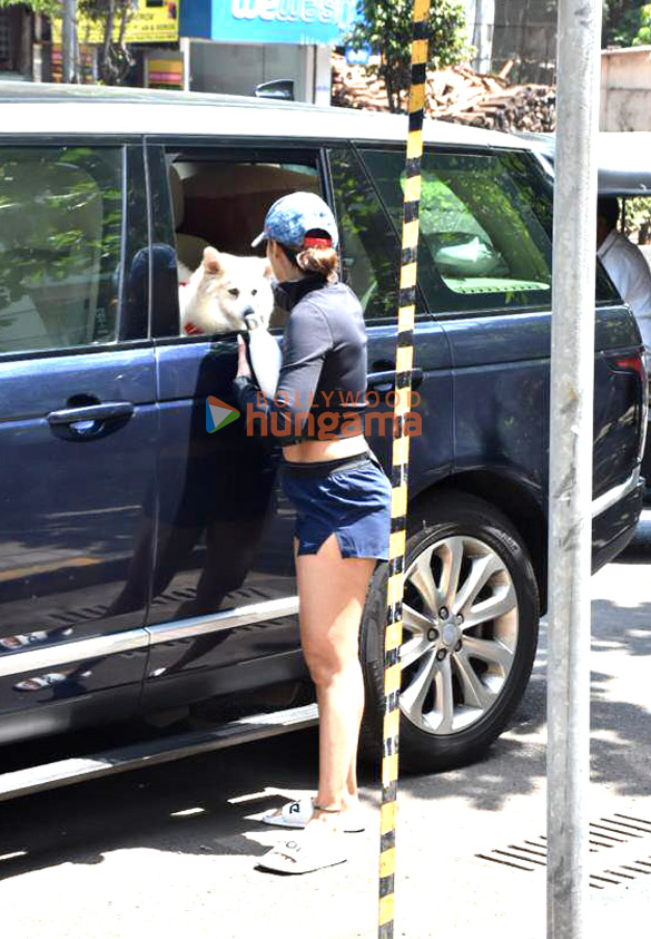 photos malaika arora spotted outside diva yoga in bandra 3 14