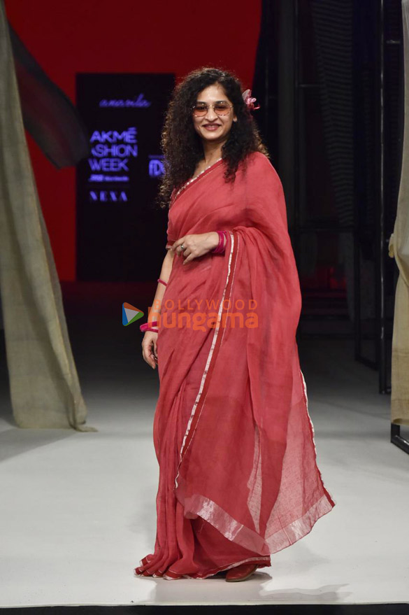 photos mandira bedi sonali bendre and others walk the ramp at lakme fashion week 2023 3