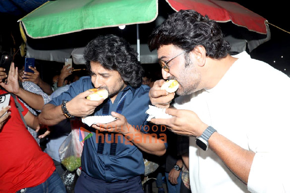 photos nani and sharad kelkar enjoy eating vada pav during dasara promotions 6