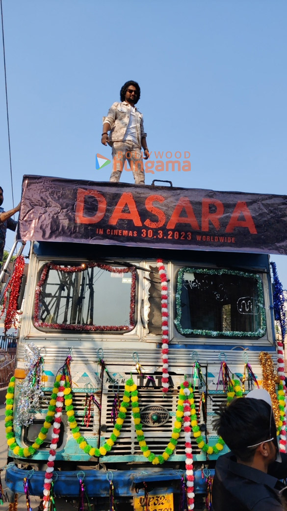 photos nani makes grand entry at the trailer launch of his film dasara in lucknow 1