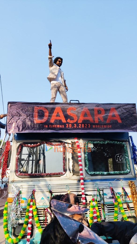 photos nani makes grand entry at the trailer launch of his film dasara in lucknow 3