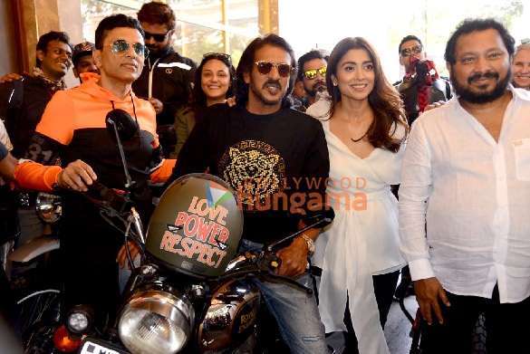 photos producer anand pandit and kabzaa stars shriya saran and upendra ride bikes on mumbai streets 1
