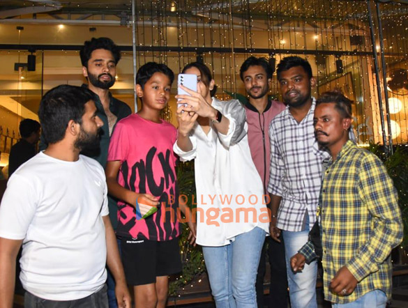 photos rakul preet singh and jackky bhagnani snapped at farmers cafe in bandra 1 3