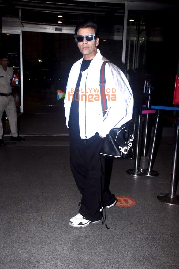photos rakul preet singh and karan johar snapped at the airport 2