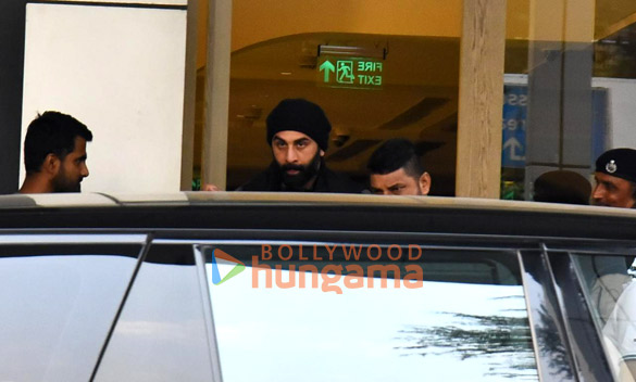 Photos: Ranbir Kapoor, Khushi Kapoor and others snapped at the airport Photos: Ranbir Kapoor, Khushi Kapoor and others snapped at the airport