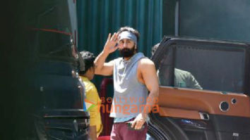 Photos: Ranbir Kapoor spotted in Juhu