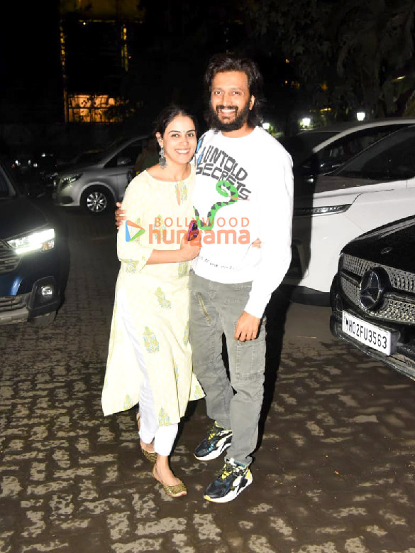 photos riteish deshmukh and genelia deshmukh snapped at sohail khans residence in bandra 4
