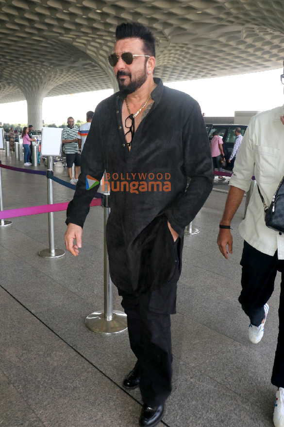 photos sanjay dutt and alaya f snapped at the airport 3