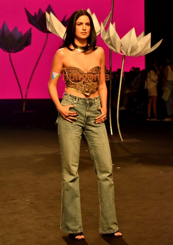 photos sara ali khan diana penty tara sutaria and others walk the ramp at lakme fashion week 2023 day 3 15