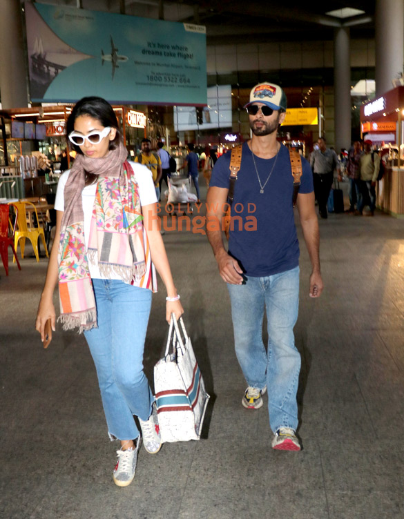 Photos: Shahid Kapoor, Mira Kapoor, Sonu Sood and others snapped at the airport Photos: Shahid Kapoor, Mira Kapoor, Sonu Sood and others snapped at the airport