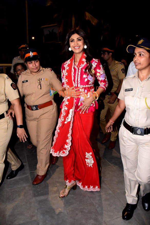 photos shilpa shetty and sonali kulkarni snapped with the nirbhaya squad women officers on womens day 6