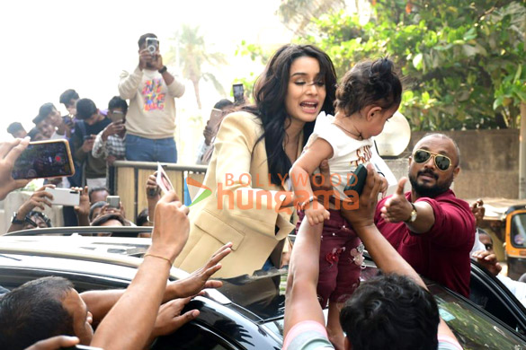 photos shraddha kapoor celebrating her birthday at her residence 2