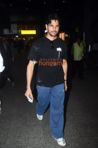 Photos: Sidharth Malhotra, Kriti Sanon, Vidya Balan and others snapped at the airport