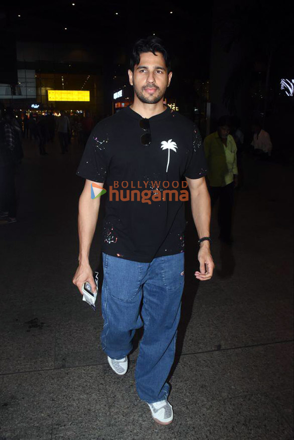 photos sidharth malhotra kriti sanon vidya balan and mc stan snapped at the airport 5 2