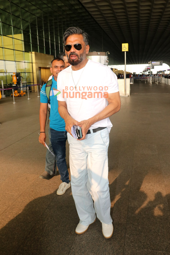 photos sidharth malhotra kriti sanon vidya balan and mc stan snapped at the airport1 4
