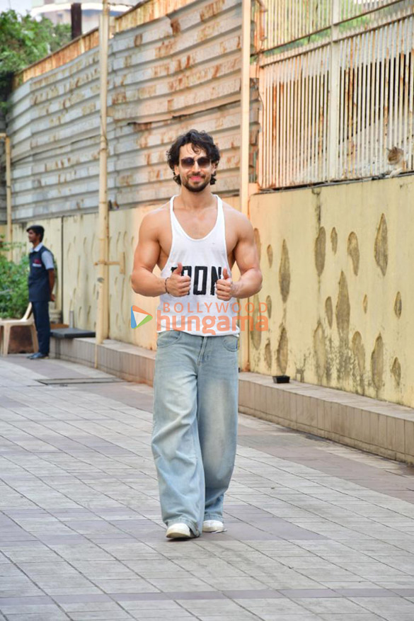 photos tiger shroff snapped at the gym 1 2