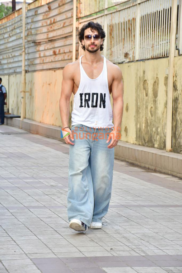 photos tiger shroff snapped at the gym 3 2