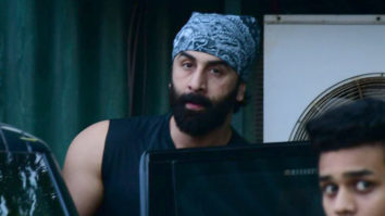 Ranbir Kapoor waves at paps as he gets clicked