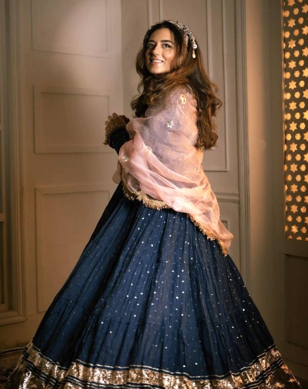 Ridhi Dogra has her ‘Bumro Bumro’ moment, as she poses elegantly in traditional Jammu attire