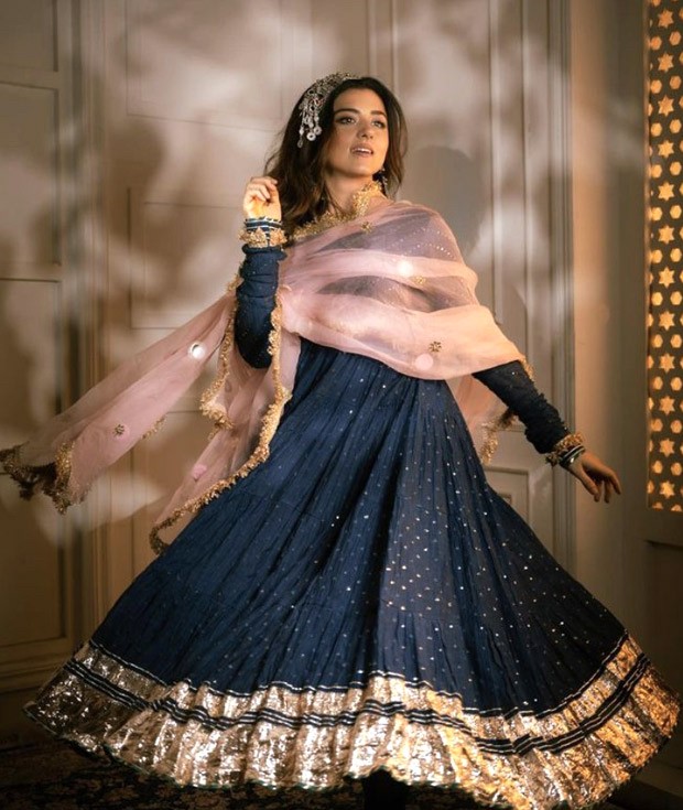 Ridhi Dogra has her ‘Bumro Bumro’ moment, as she poses elegantly in traditional Jammu attire
