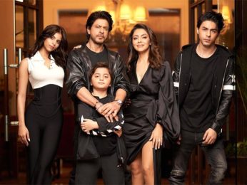 Shah Rukh Khan fans get a special treat from Gauri Khan as the family poses for a perfect picture with the kids Shah Rukh Khan fans get a special treat from Gauri Khan as the family poses for a perfect picture with the kids
