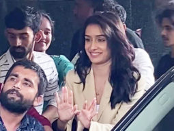 Shraddha Kapoor experiences a crazy fan moment as they gather around her for a selfie