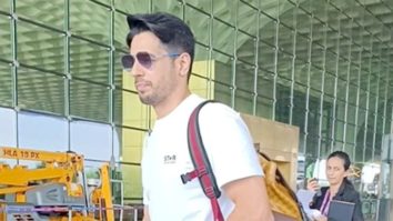Sidharth Malhotra flaunts his Gucci bag at the airport