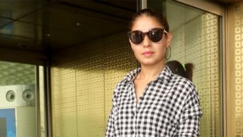 Sunidhi Chauhan greets paps at the airport