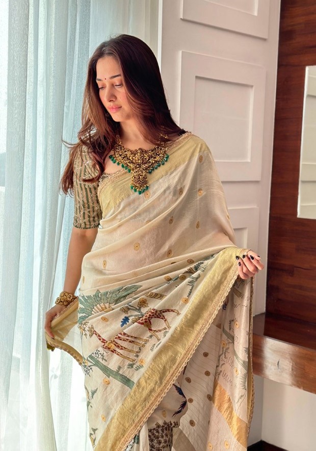 Tamannaah Bhatia's Archana Jaju kalamkari saree, which costs Rs. 1,18,999, is exquisite from all sides