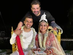 Yeh Hai Mohabbatein star Krishna Mukherjee ties the knot with her bae Chirag Batliwalla in a Bengali style wedding; Co-star Karan Patel pens a heartfelt note