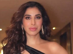 You can’t go wrong with a pretty black gown, Sophie Choudry proves it!