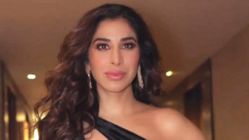 You can’t go wrong with a pretty black gown, Sophie Choudry proves it!
