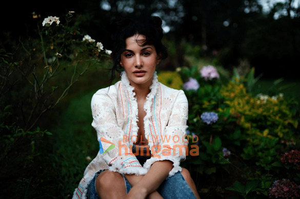 amyra dastur 6 7