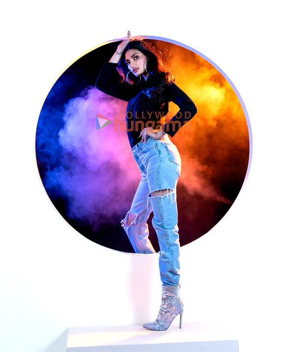 athiya shetty 4 18