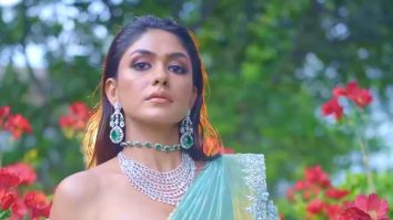Goddess in gold, Mrunal Thakur!