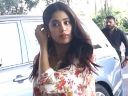 How refreshing does Janhvi Kapoor look in this cute floral outfit
