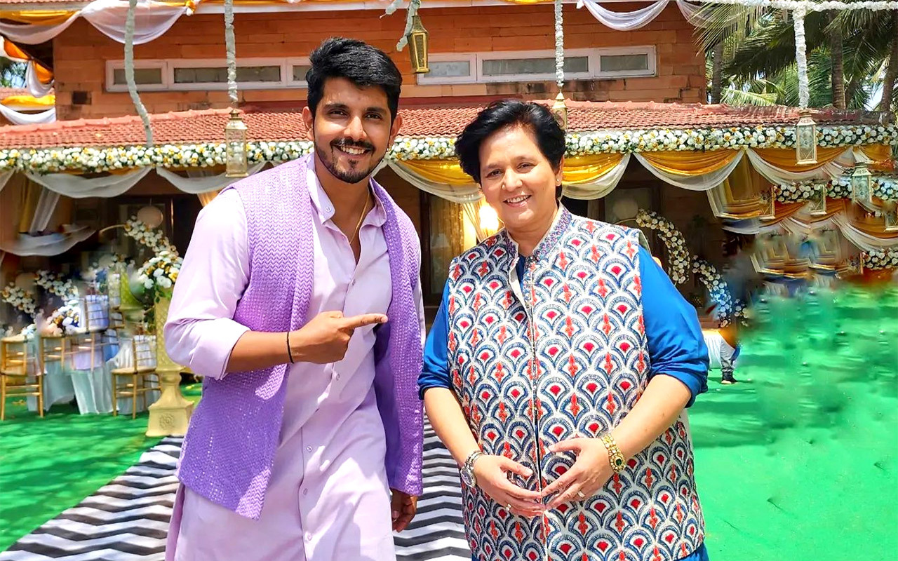 Kanwar Dhillon shoots with Garba queen Falguni Pathak for Pandya Store; says “Humaara toh VVIP concert hogaya free main” : Bollywood News