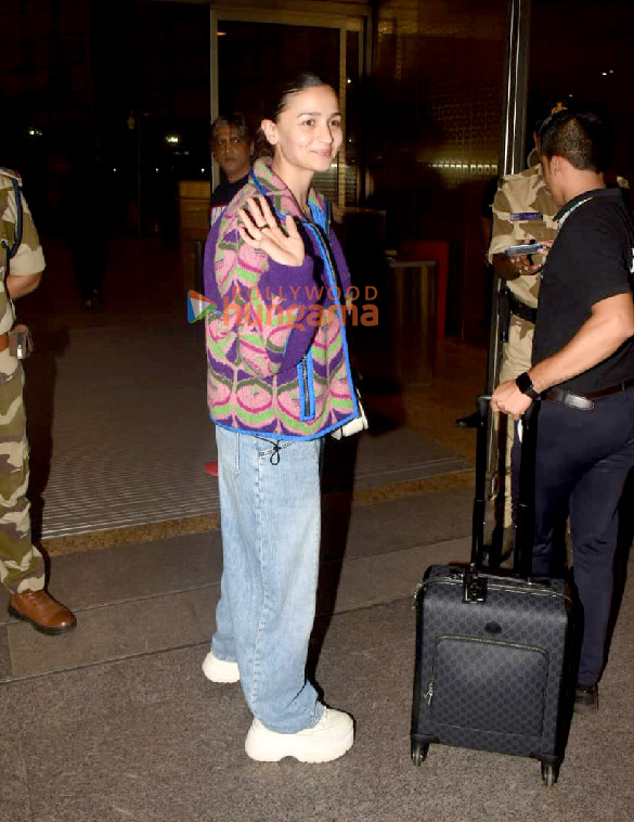 Photos: Alia Bhatt, Tamannaah Bhatia and Siddharth Nigam snapped at the airport Photos: Alia Bhatt, Tamannaah Bhatia and Siddharth Nigam snapped at the airport