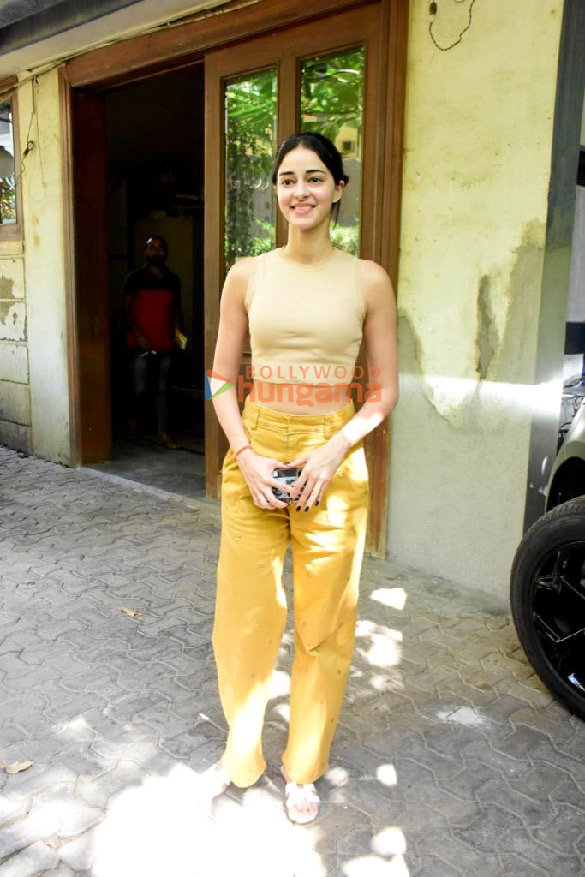 photos ananya panday snapped outside a dubbing studio in bandra 1 3