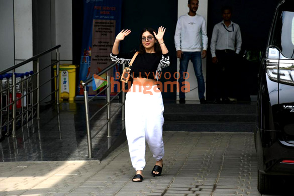 photos bhumi pednekar and maniesh paul snapped at kalina airport 1