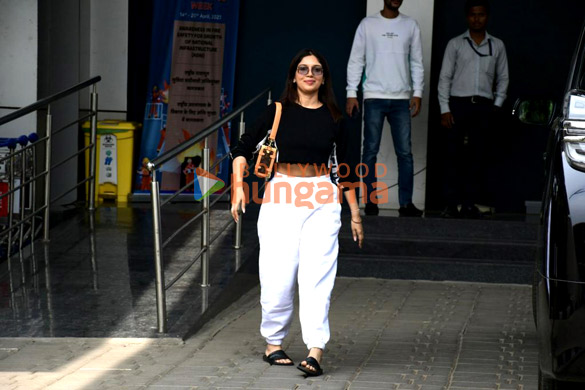 photos bhumi pednekar and maniesh paul snapped at kalina airport 3