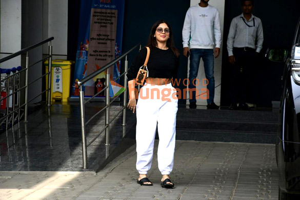 photos bhumi pednekar and maniesh paul snapped at kalina airport 5