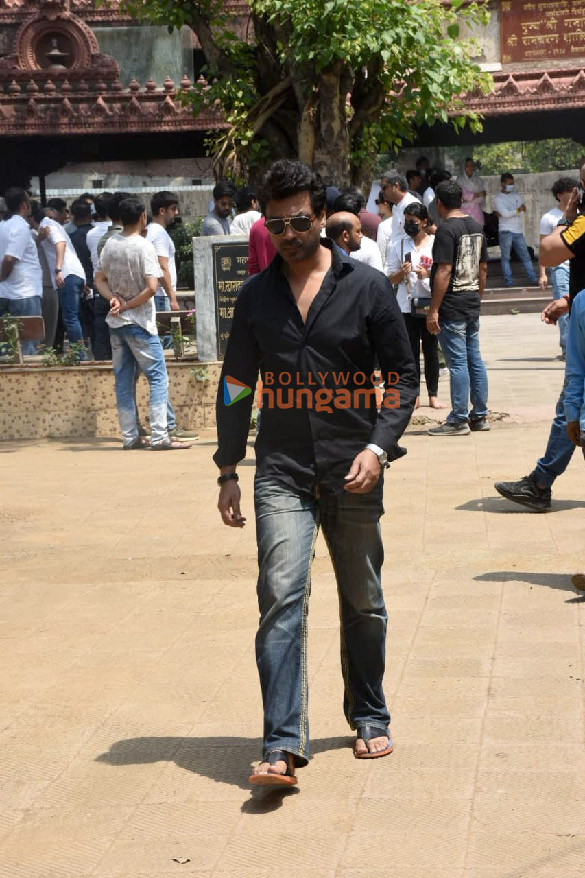 photos celebs attend mukesh chhabras mother kamala chhabras funeral 2