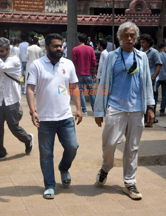 photos celebs attend mukesh chhabras mother kamala chhabras funeral 3