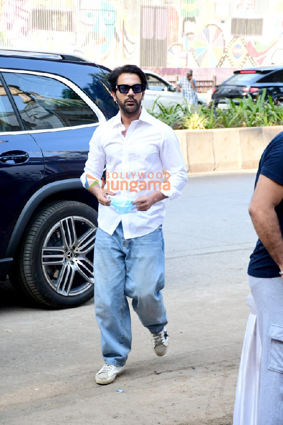 photos celebs attend mukesh chhabras mother kamala chhabras prayer meet 3 2
