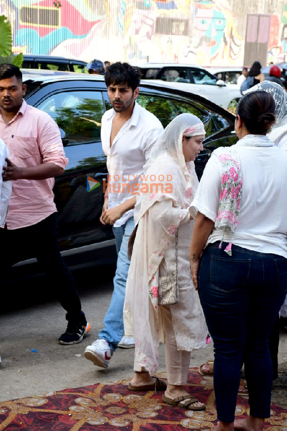photos celebs attend mukesh chhabras mother kamala chhabras prayer meet2 16 2